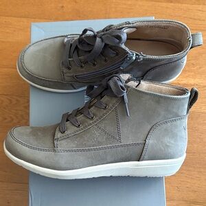 Ladies Gray Leather High-Top Shoes